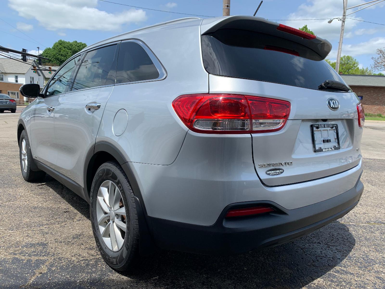 2017 Silver /Black Kia Sorento LX AWD (5XYPGDA33HG) with an 2.4L L4 DOHC 16V engine, 6-Speed Automatic transmission, located at 821 Market Street, Meadville, PA, 16335, (814) 724-2500, 41.641064, -80.152435 - Extremely clean, CARFAX 2-owner vehicle with 72K miles! Power windows & locks, keyless entry, alloy wheels, AM/FM/MP3 stereo system with SiriusXM/AUX/USB/BT, fold down rear seats, rear backup camera, AND MORE!! We do include a 1yr/Unlimited mile Preferred Powertrain warranty included in the price!! - Photo #2